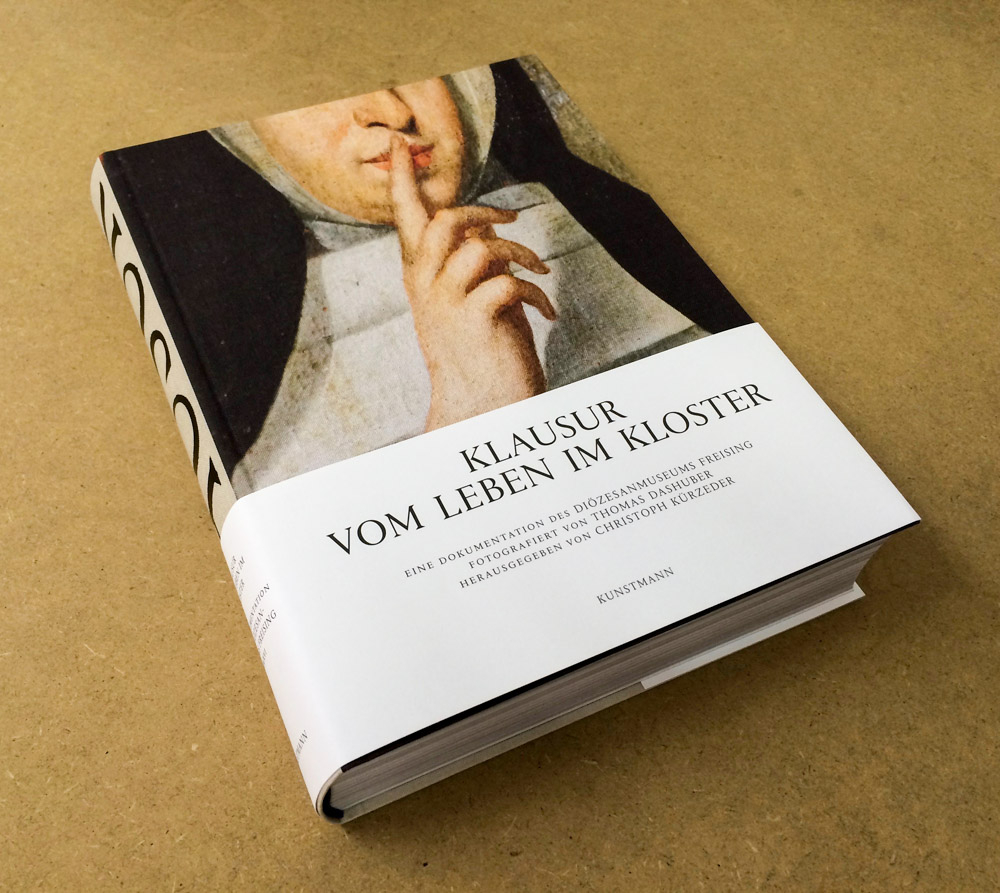 KLAUSUR — VOM LEBEN IM KLOSTER, 608 Seiten, EUR 35, sofort lieferbar, erschienen im Kunstmann Verlag, </br> ISBN 978-3-95614-098-3